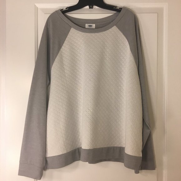 Old Navy Sweaters - Old Navy Quilted Grey Crew Neck Sweater XXL